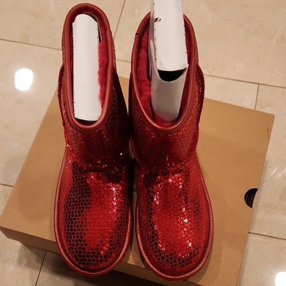 UGG Red HEARTS Sequined Boots. NEW! Metallic, Shiny. - Picture 8 of 16